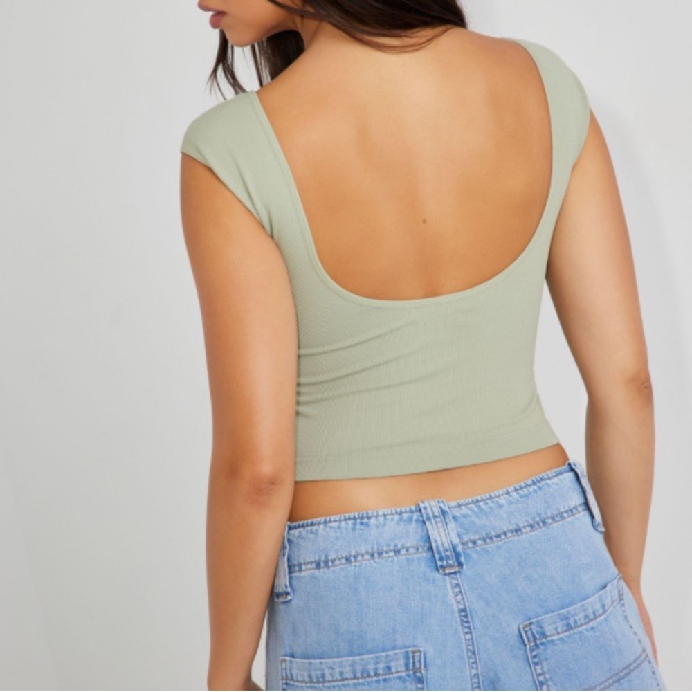 garage seamless green backless scoop top